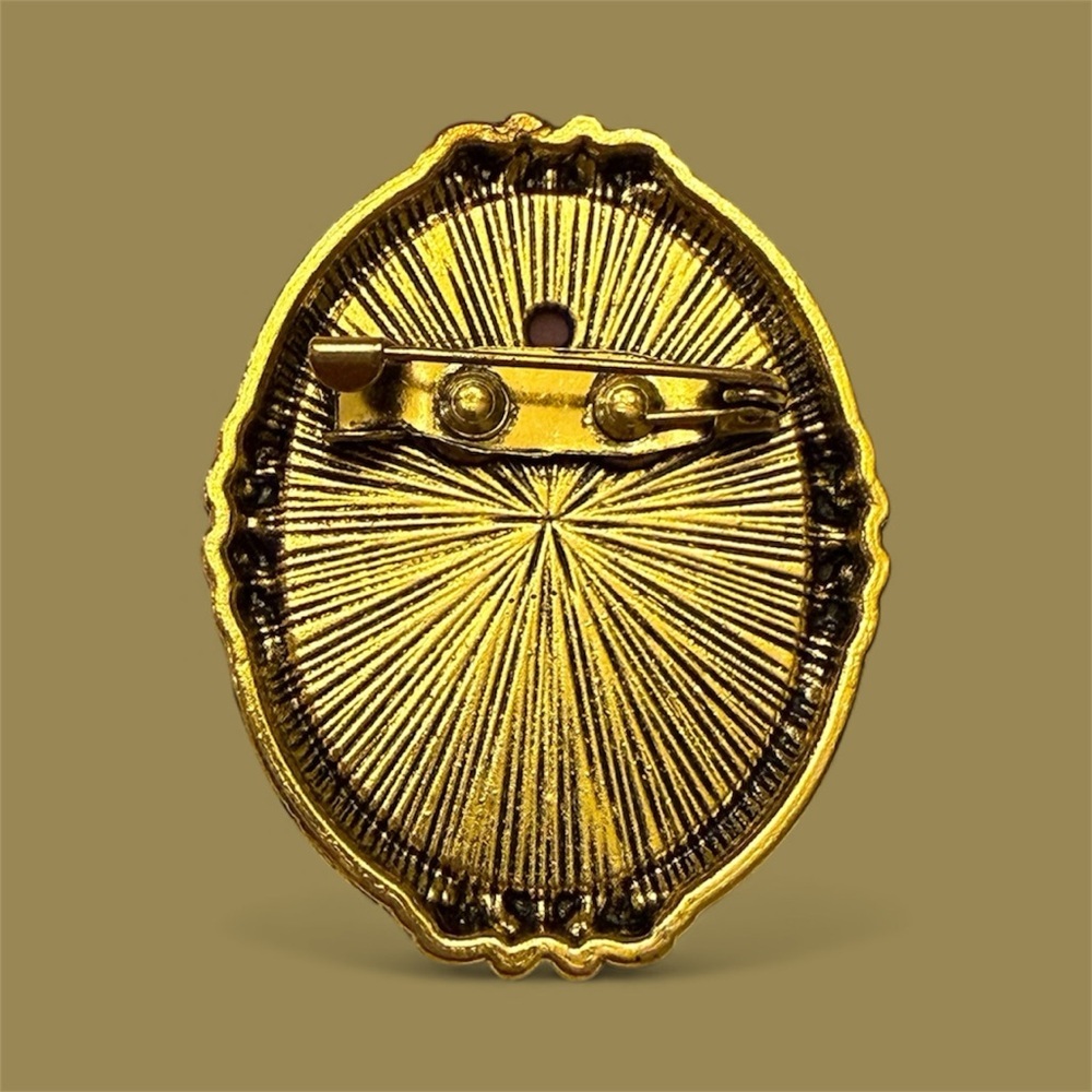 Purple Cameo Brooch - Picture 2 of 2